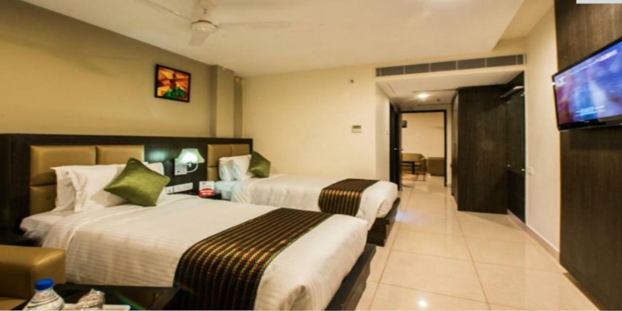 Plaza Hotel Trichy Tiruchirappalli Esterno foto